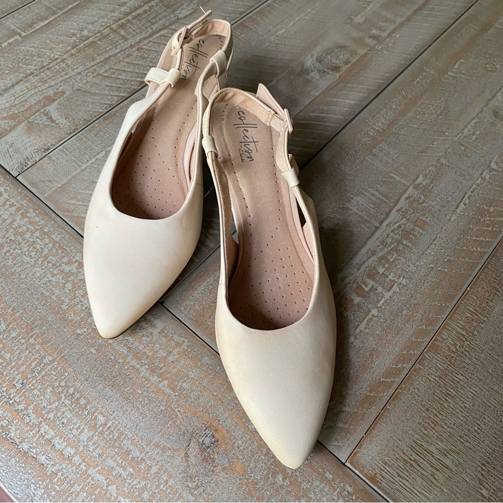 Clarks Cream Pointed Toe Heels - 8.5